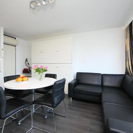 Appartement Studio Met Garage Bredene